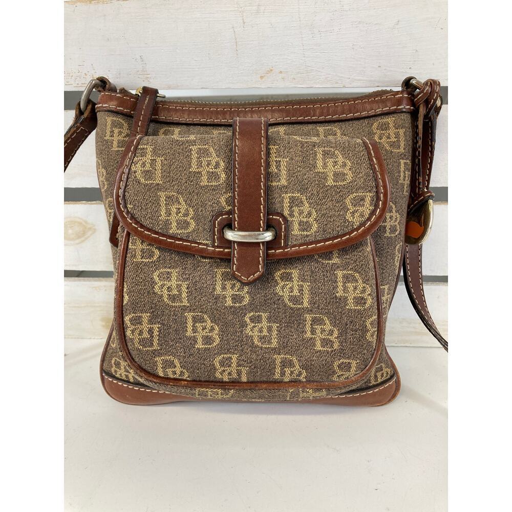 DOONEY & BOURKE, BROWN SIGNATURE CANVAS CROSSBODY BAG ASIS - Picture 2 of 16